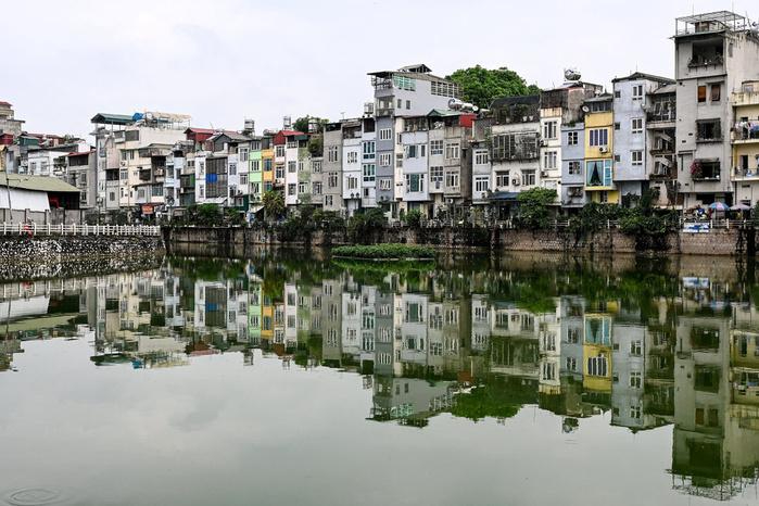 Vì sao ngón tay nhăn nheo khi ngâm nước?